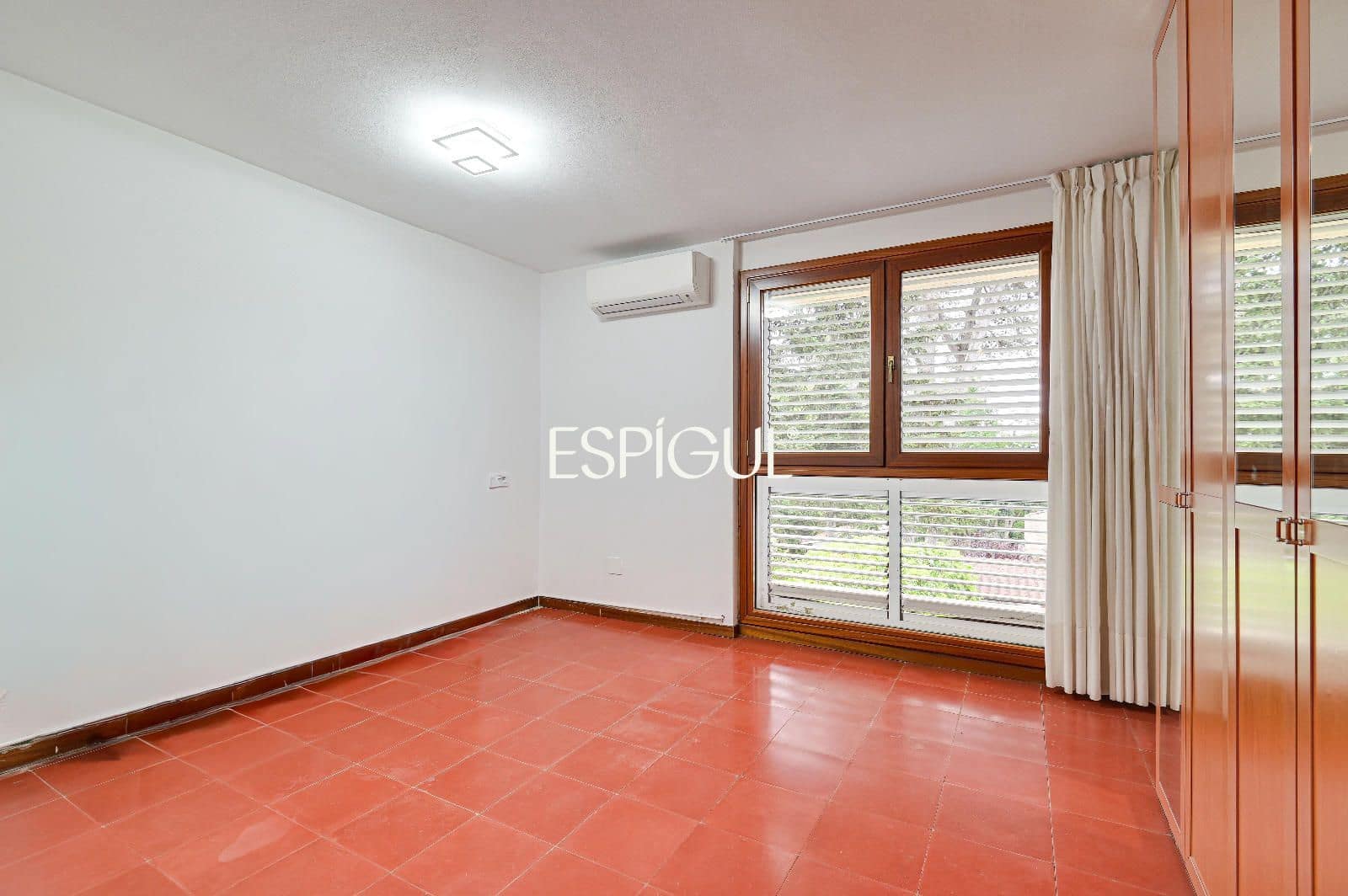 5 bedroom Villa for sale in Bellaterra with pool garage - € 1,050,000 (Ref: 10016123)