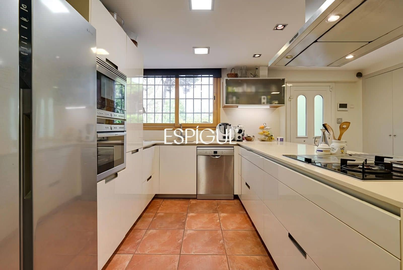 5 bedroom Villa for sale in Bellaterra with pool garage - € 1,050,000 (Ref: 10016123)