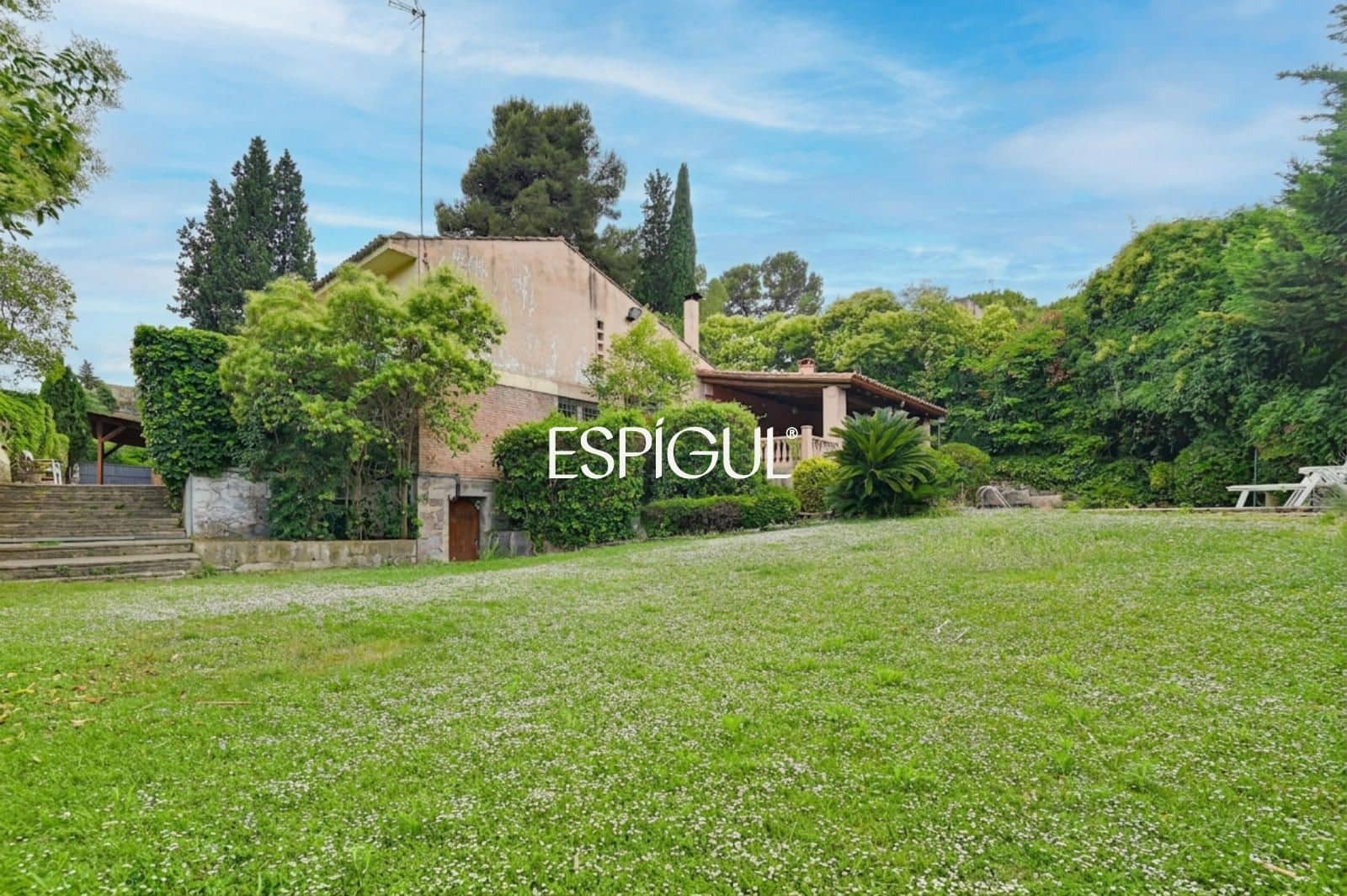 5 bedroom Villa for sale in Bellaterra with pool garage - € 1,050,000 (Ref: 10016123)