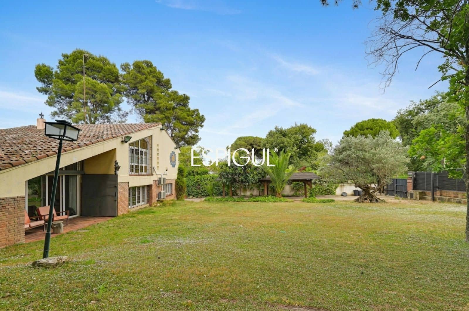 5 bedroom Villa for sale in Bellaterra with pool garage - € 1,050,000 (Ref: 10016123)