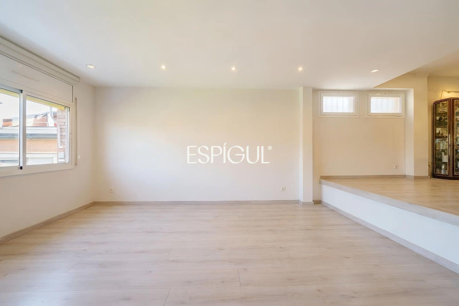 4 sypialnia Dom na sprzedaż w Sant Cugat del Valles z basenem garażem - 1 195 000 € (Ref: 10016124)
