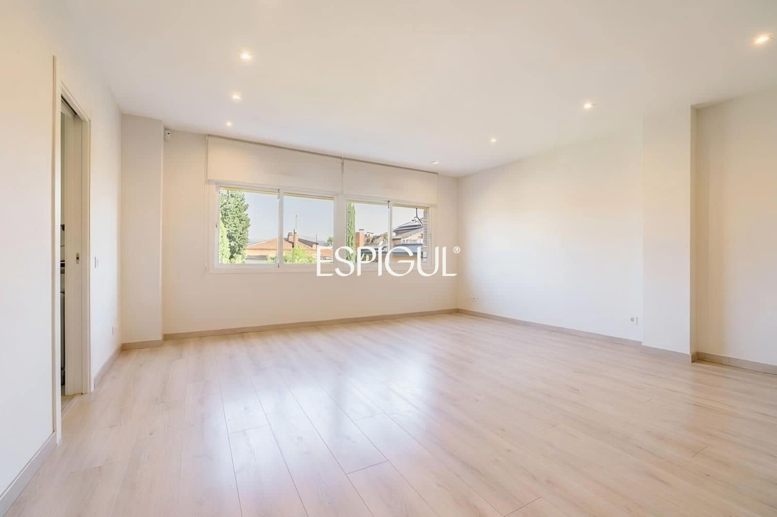 4 sypialnia Dom na sprzedaż w Sant Cugat del Valles z basenem garażem - 1 195 000 € (Ref: 10016124)