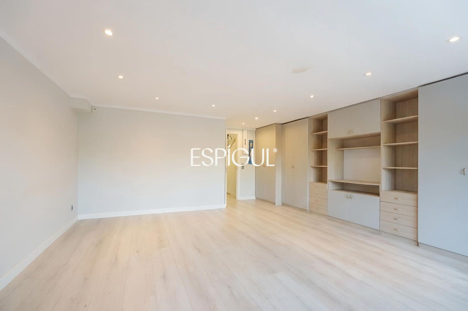 4 sypialnia Dom na sprzedaż w Sant Cugat del Valles z basenem garażem - 1 195 000 € (Ref: 10016124)