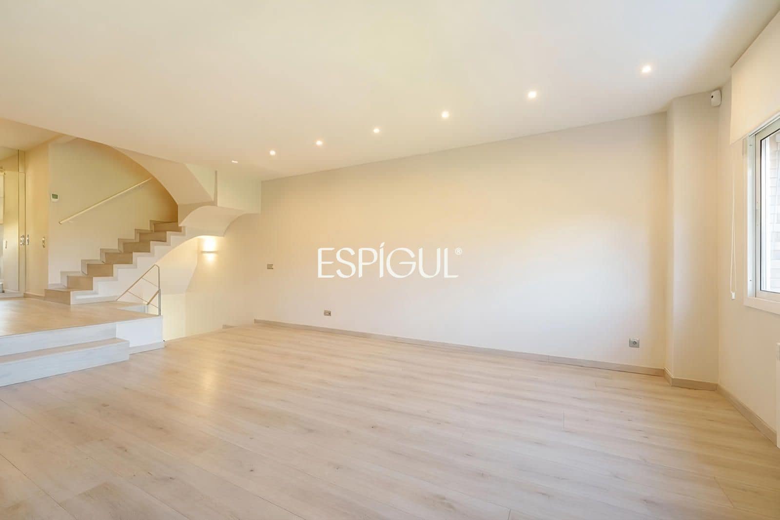 4 sypialnia Dom na sprzedaż w Sant Cugat del Valles z basenem garażem - 1 195 000 € (Ref: 10016124)