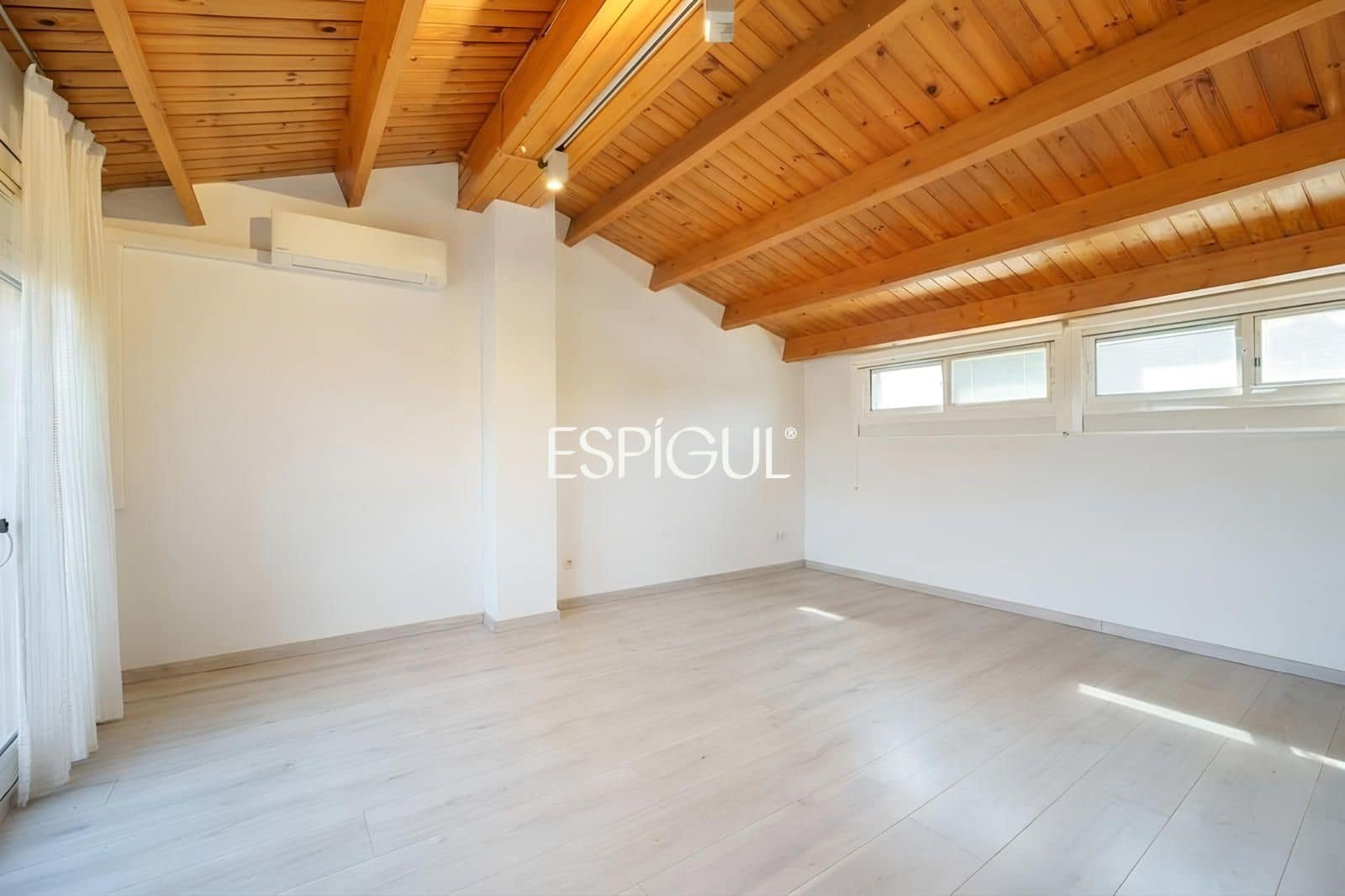 4 sypialnia Dom na sprzedaż w Sant Cugat del Valles z basenem garażem - 1 195 000 € (Ref: 10016124)