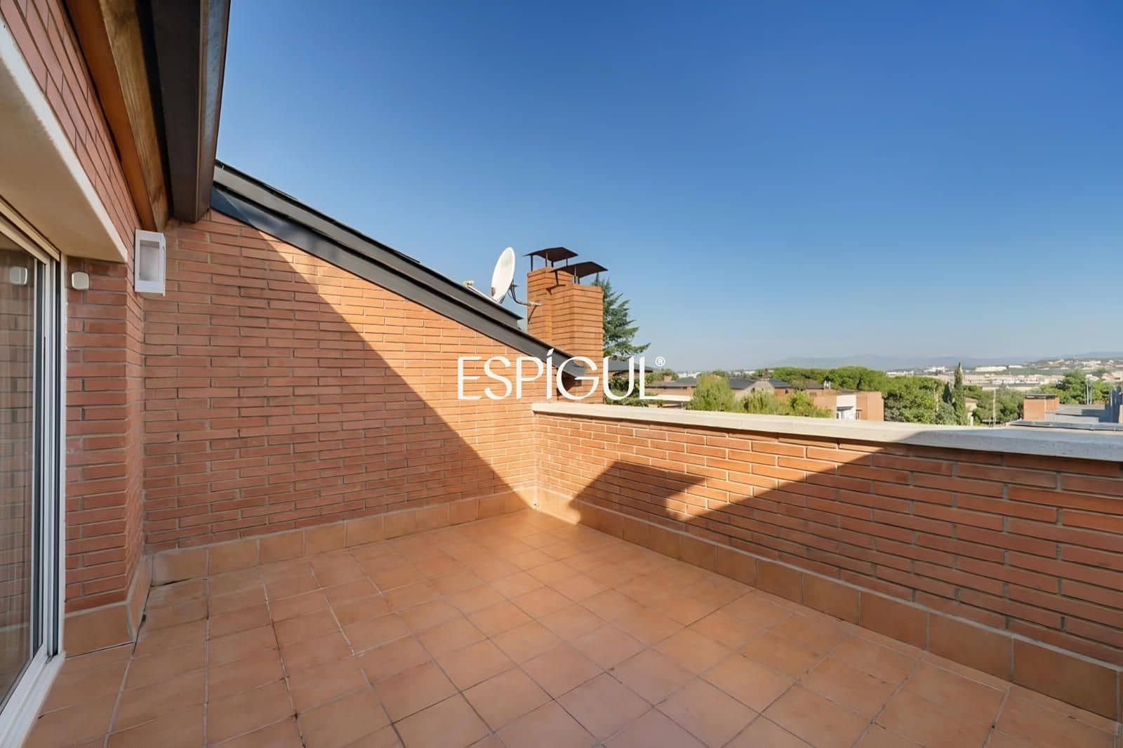 4 sypialnia Dom na sprzedaż w Sant Cugat del Valles z basenem garażem - 1 195 000 € (Ref: 10016124)