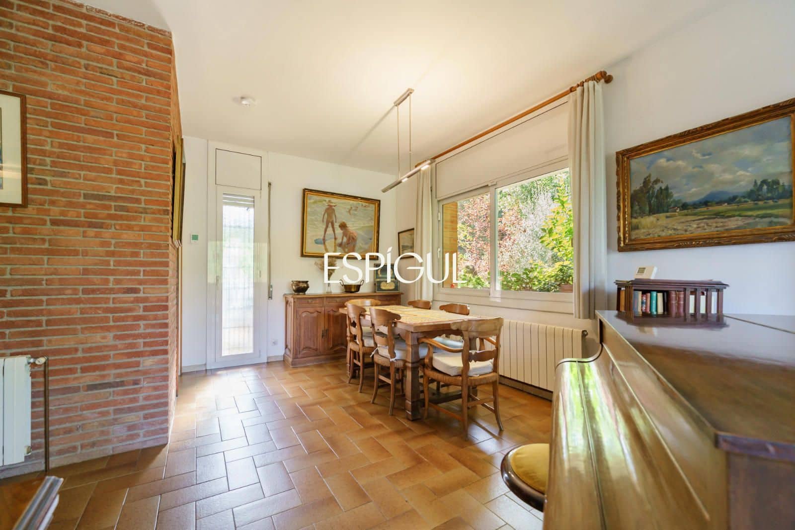 4 bedroom Villa for sale in Bellaterra with garage - € 1,050,000 (Ref: 10016125)
