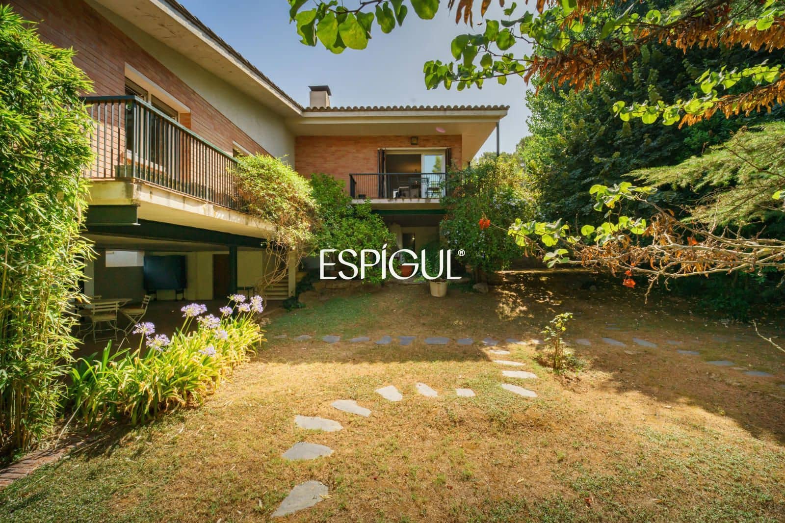 4 bedroom Villa for sale in Bellaterra with garage - € 1,050,000 (Ref: 10016125)