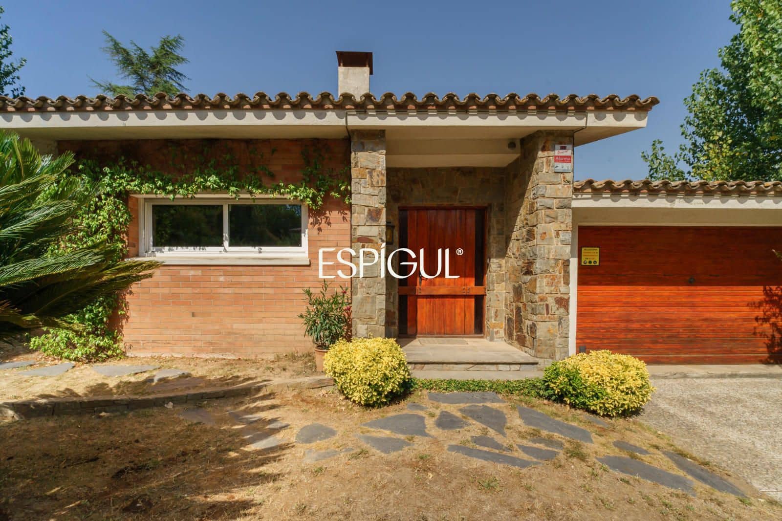 4 bedroom Villa for sale in Bellaterra with garage - € 1,050,000 (Ref: 10016125)