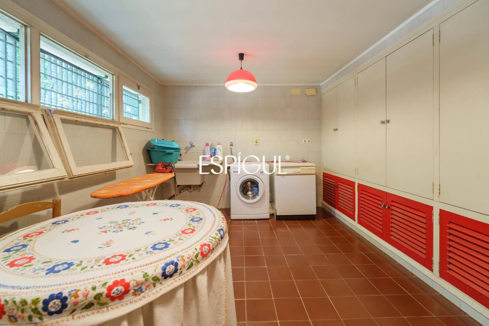 4 bedroom Villa for sale in Bellaterra with garage - € 1,050,000 (Ref: 10016125)