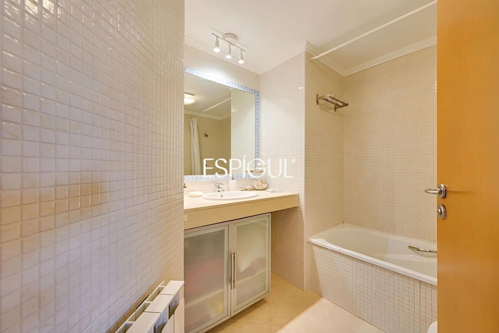 4 sypialnia Mieszkanie na sprzedaż w Sant Cugat del Valles z basenem garażem - 998 000 € (Ref: 10016127)