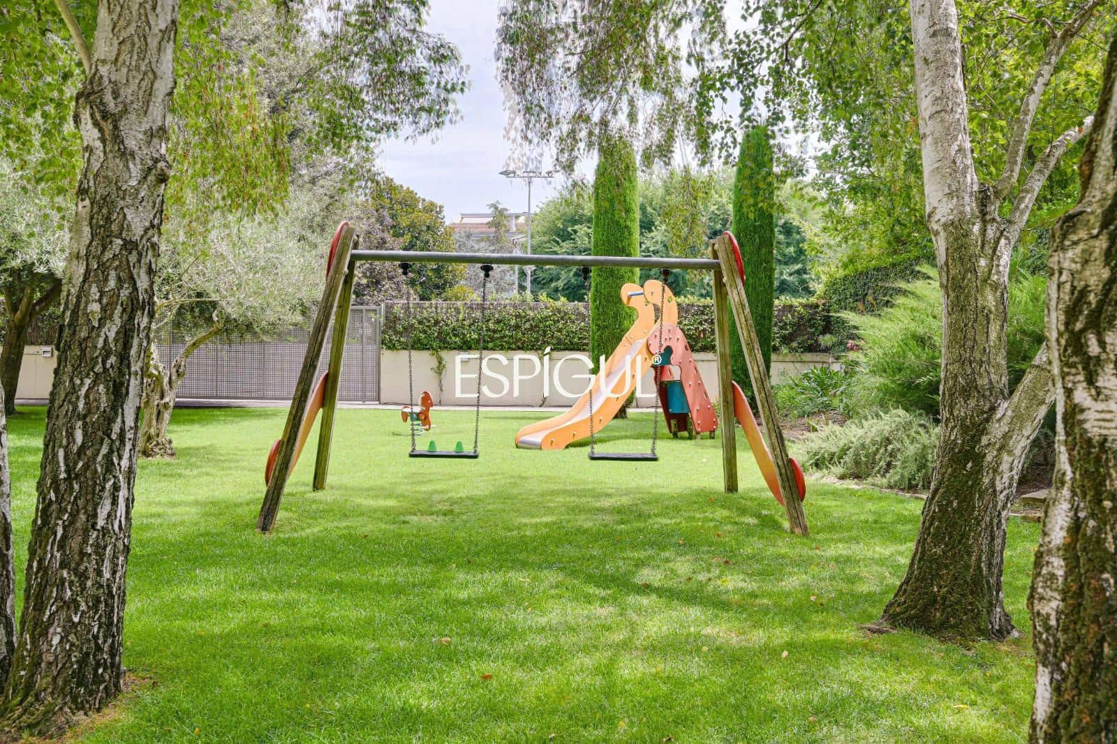 4 sypialnia Mieszkanie na sprzedaż w Sant Cugat del Valles z basenem garażem - 998 000 € (Ref: 10016127)
