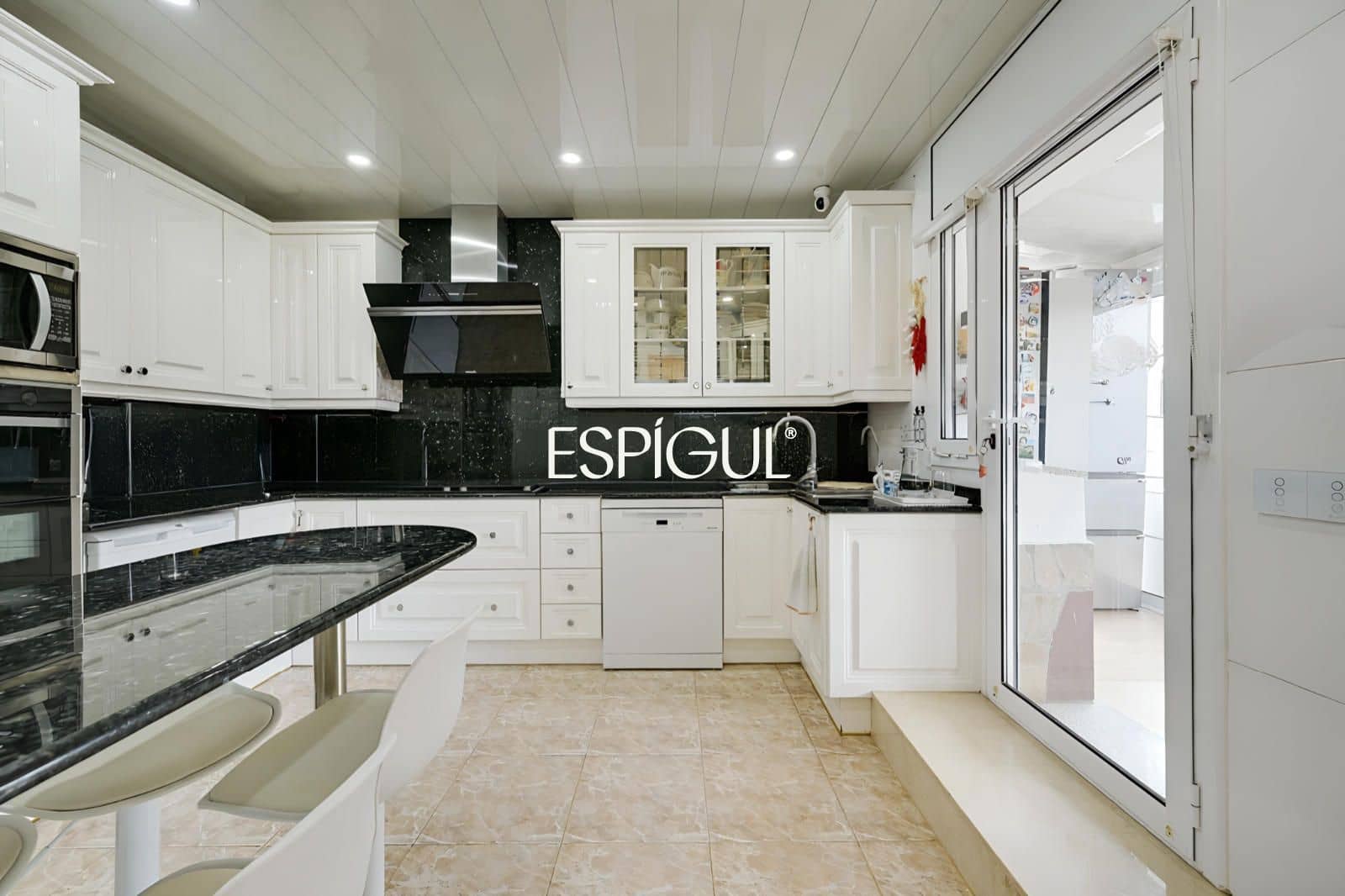 5 bedroom Villa for sale in Rubi with pool - € 810,000 (Ref: 10016128)