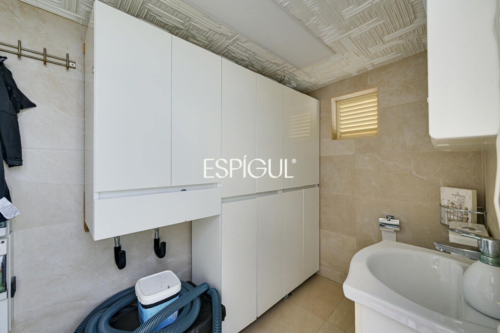 5 bedroom Villa for sale in Rubi with pool - € 810,000 (Ref: 10016128)