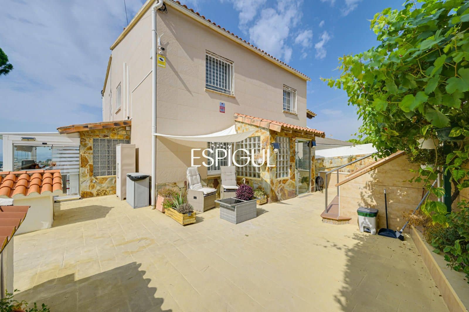 5 bedroom Villa for sale in Rubi with pool - € 810,000 (Ref: 10016128)