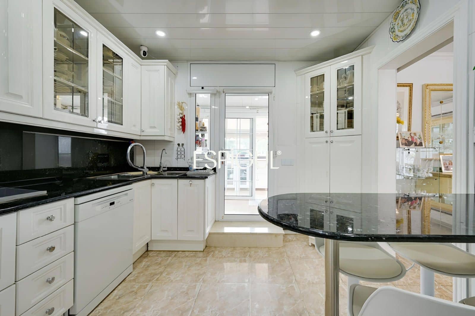 5 bedroom Villa for sale in Rubi with pool - € 810,000 (Ref: 10016128)