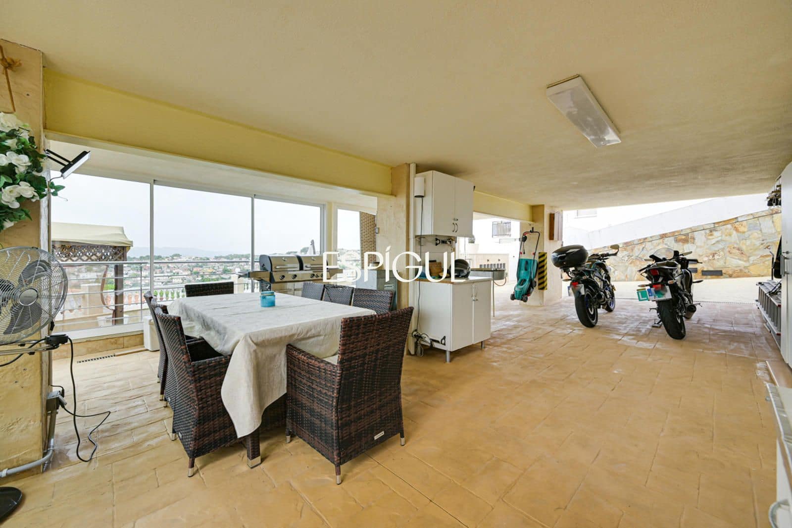 5 bedroom Villa for sale in Rubi with pool - € 810,000 (Ref: 10016128)