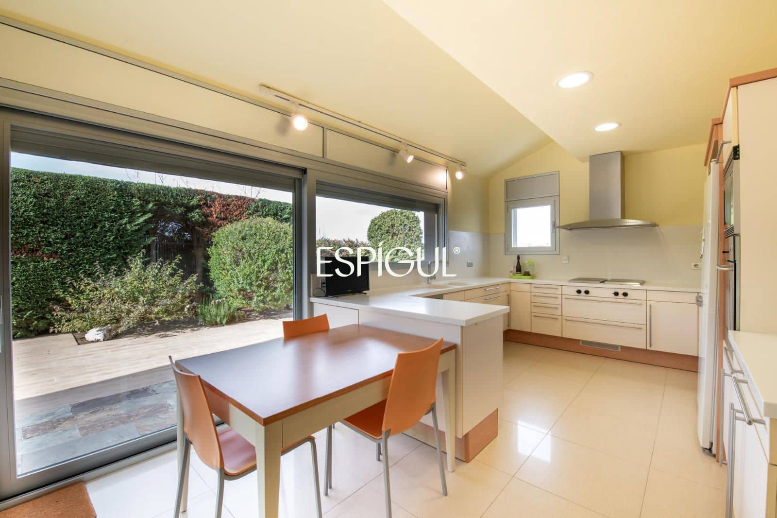 6 soverom Villa til salgs i Sant Cugat del Valles med svømmebasseng garasje - € 1 980 000 (Ref: 10016132)