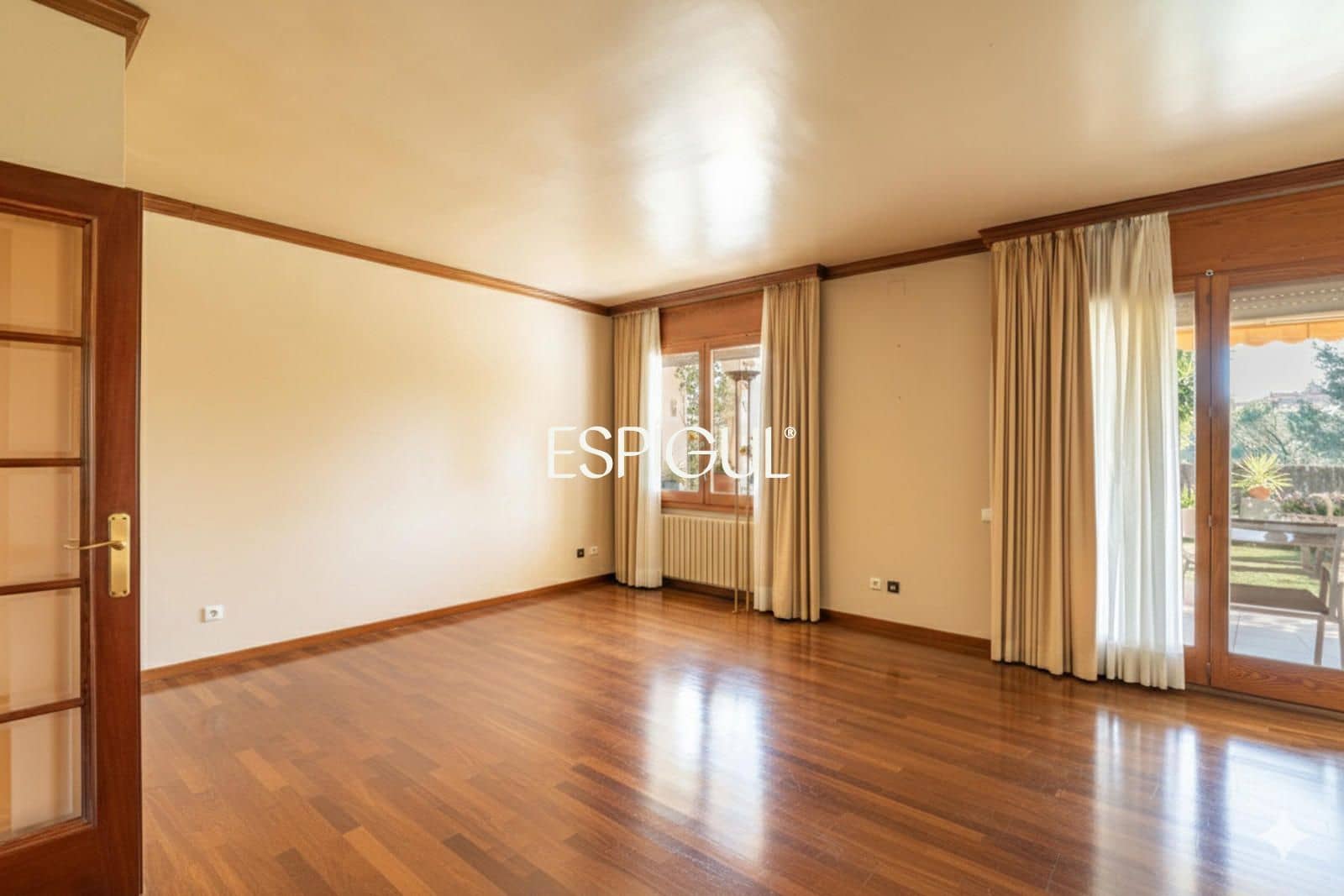 7 sypialnia Willa na sprzedaż w Sant Cugat del Valles z basenem garażem - 1 950 000 € (Ref: 10016135)