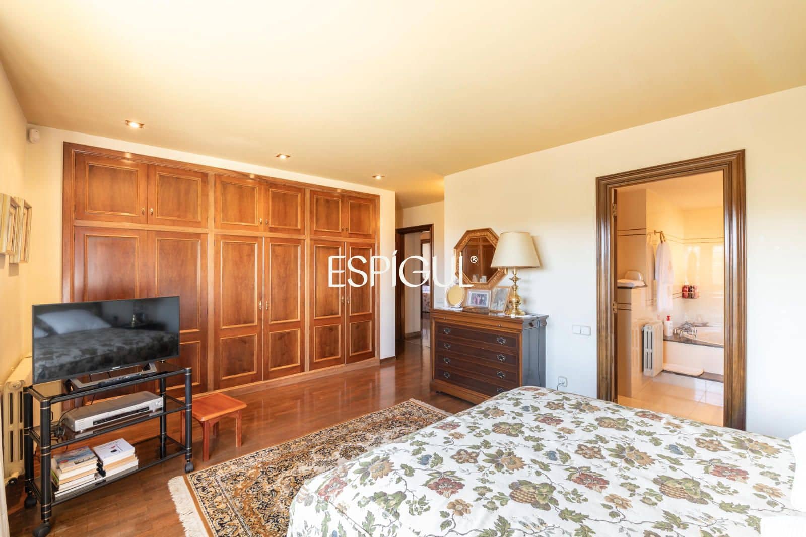 7 sypialnia Willa na sprzedaż w Sant Cugat del Valles z basenem garażem - 1 950 000 € (Ref: 10016135)