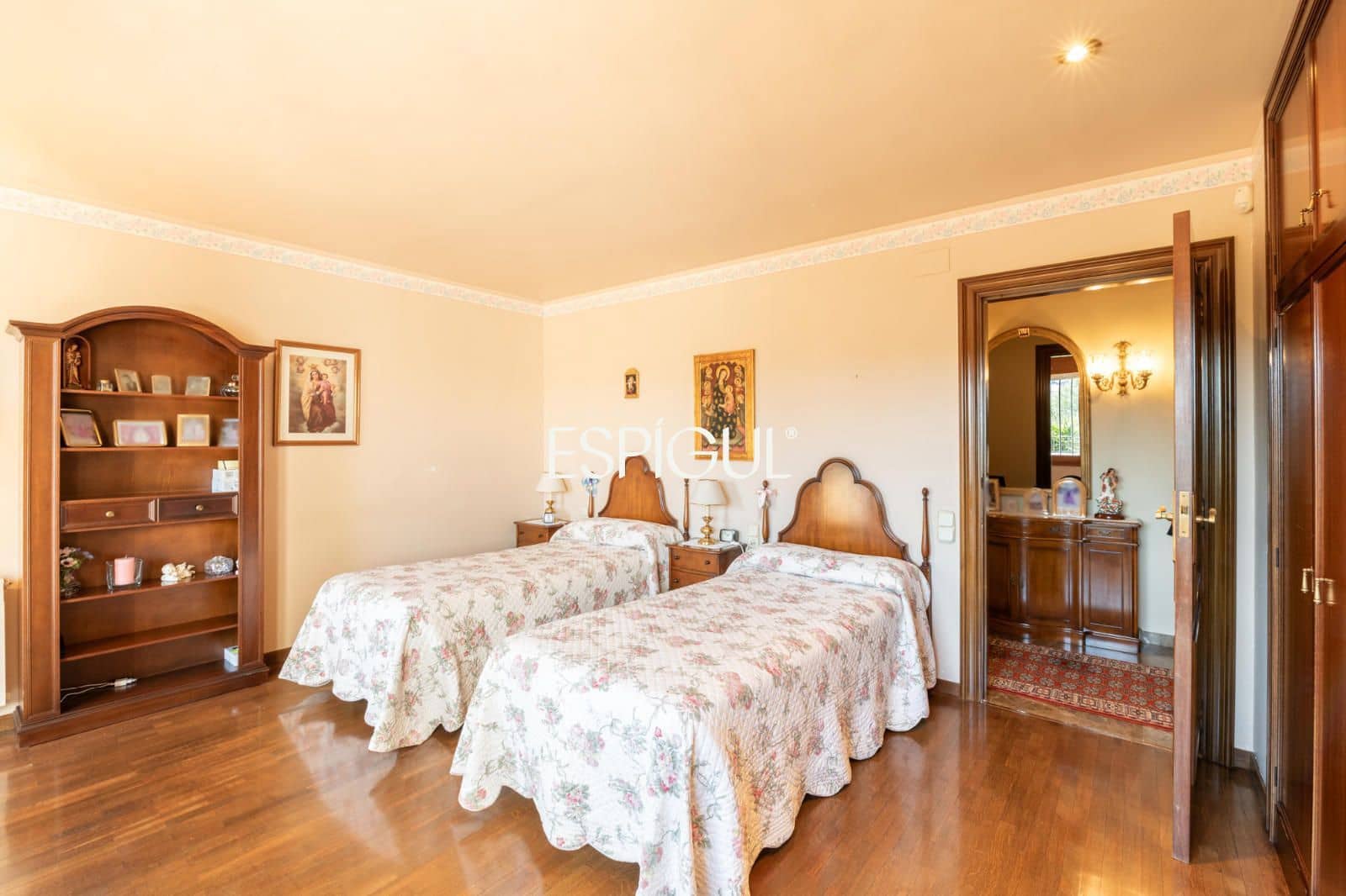 7 sypialnia Willa na sprzedaż w Sant Cugat del Valles z basenem garażem - 1 950 000 € (Ref: 10016135)