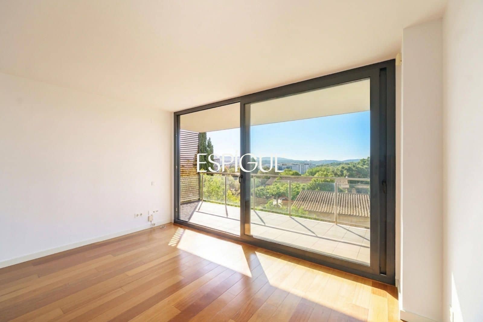 2 soverom Leilighet til salgs i Sant Cugat del Valles med svømmebasseng garasje - € 640 000 (Ref: 10016139)