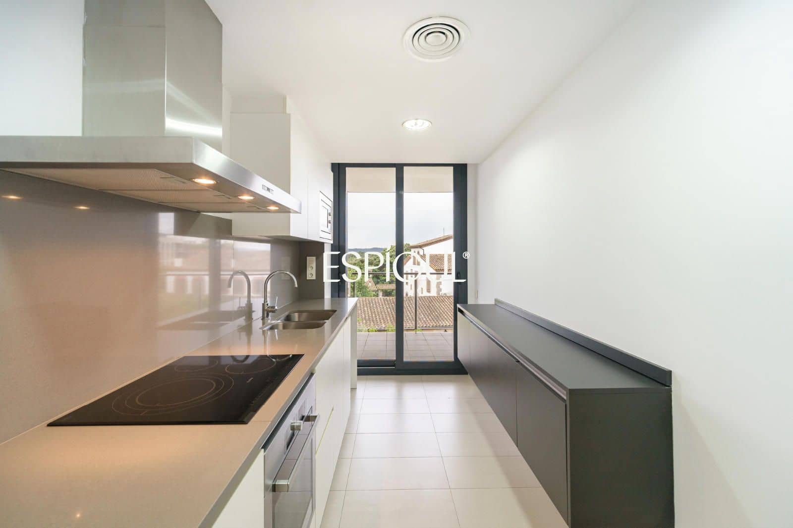 2 soverom Leilighet til salgs i Sant Cugat del Valles med svømmebasseng garasje - € 640 000 (Ref: 10016139)