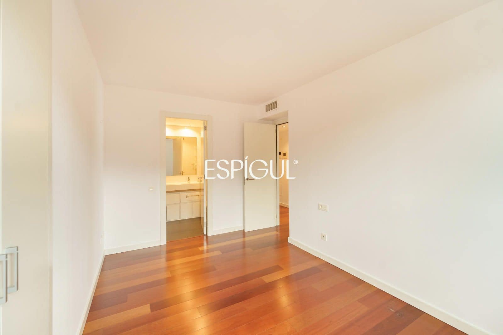 2 soverom Leilighet til salgs i Sant Cugat del Valles med svømmebasseng garasje - € 640 000 (Ref: 10016139)