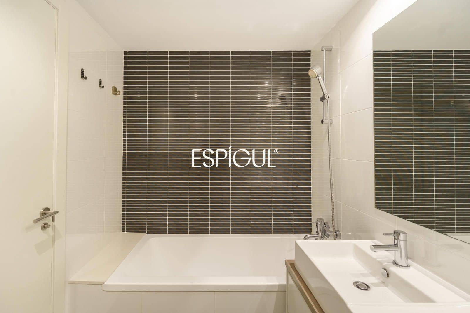 2 soverom Leilighet til salgs i Sant Cugat del Valles med svømmebasseng garasje - € 640 000 (Ref: 10016139)