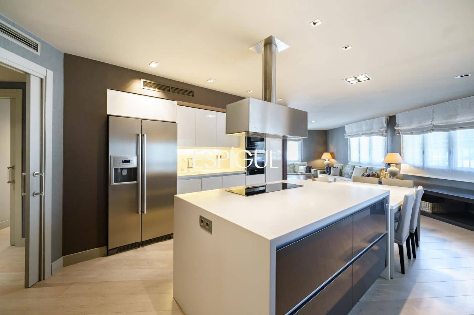 3 sypialnia Mieszkanie na sprzedaż w Sant Cugat del Valles z basenem garażem - 899 000 € (Ref: 10016142)