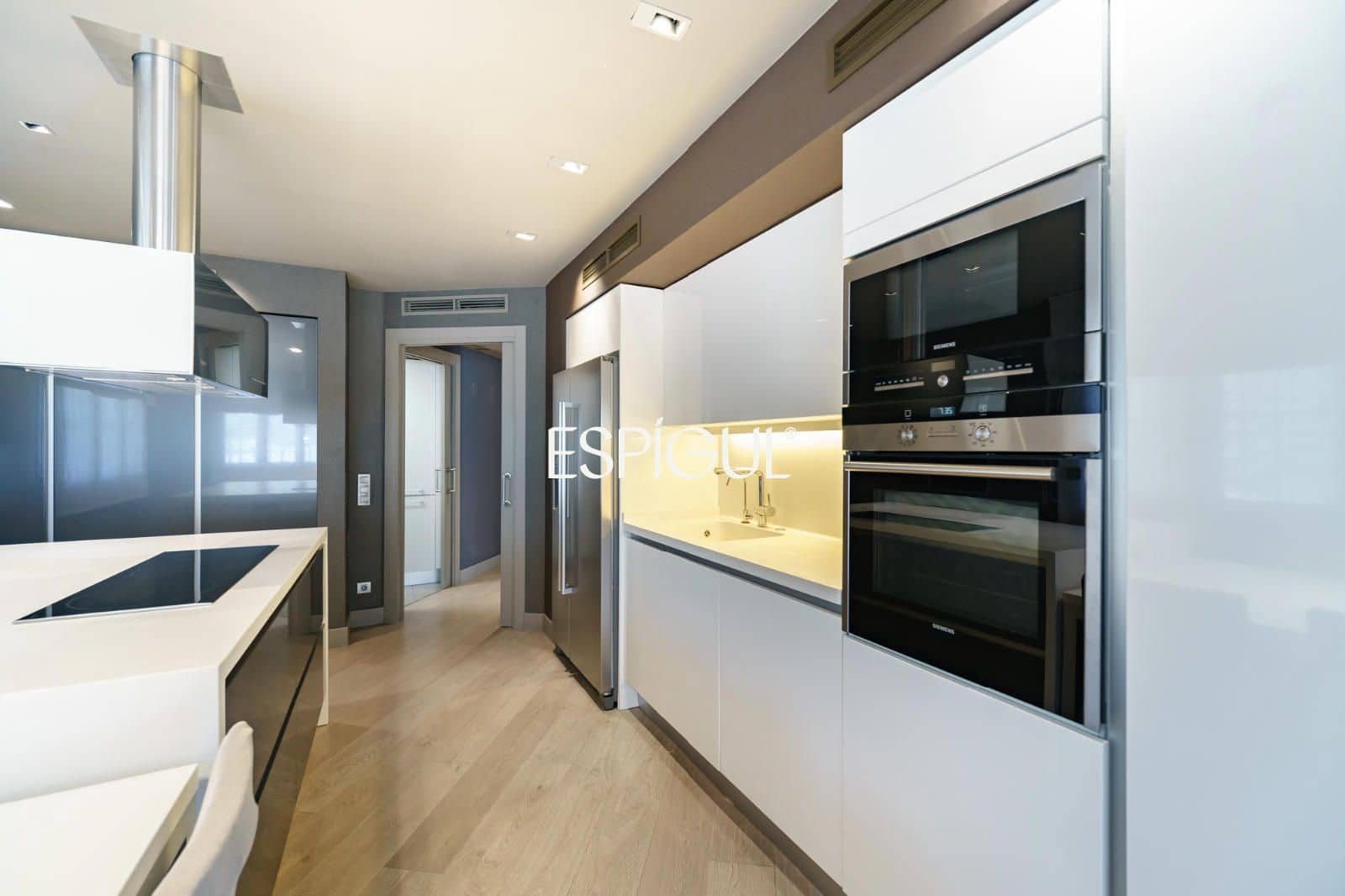 3 sypialnia Mieszkanie na sprzedaż w Sant Cugat del Valles z basenem garażem - 899 000 € (Ref: 10016142)