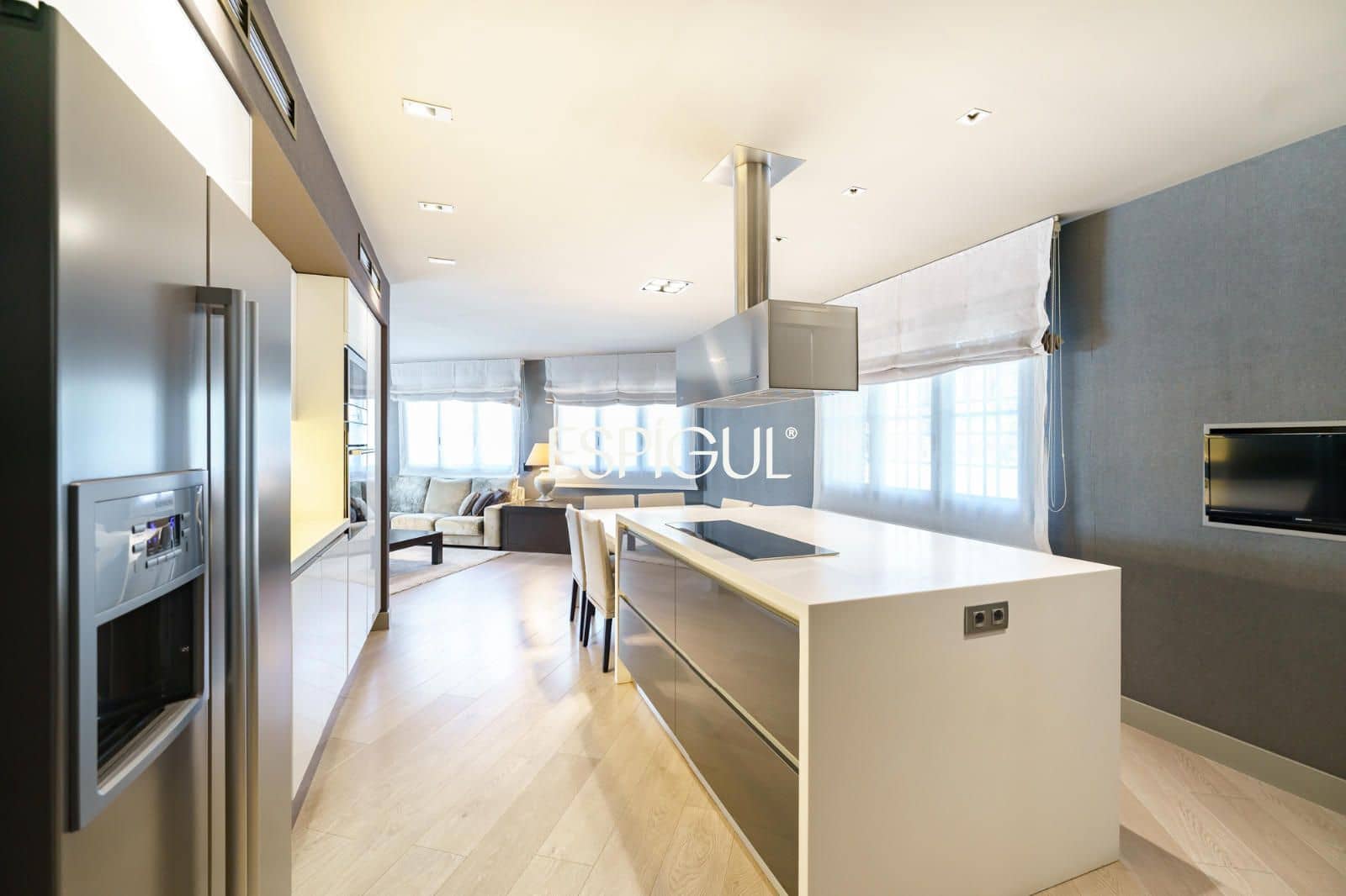 3 sypialnia Mieszkanie na sprzedaż w Sant Cugat del Valles z basenem garażem - 899 000 € (Ref: 10016142)