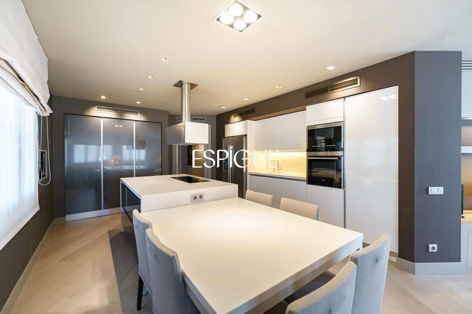 3 sypialnia Mieszkanie na sprzedaż w Sant Cugat del Valles z basenem garażem - 899 000 € (Ref: 10016142)