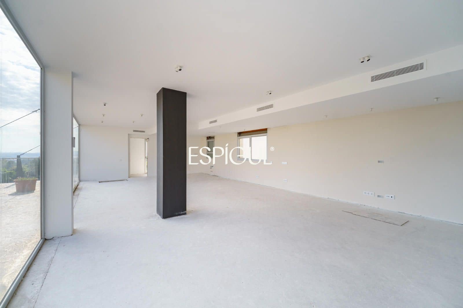4 bedroom Villa for sale in Sant Esteve Sesrovires with pool garage - € 795,000 (Ref: 10016143)