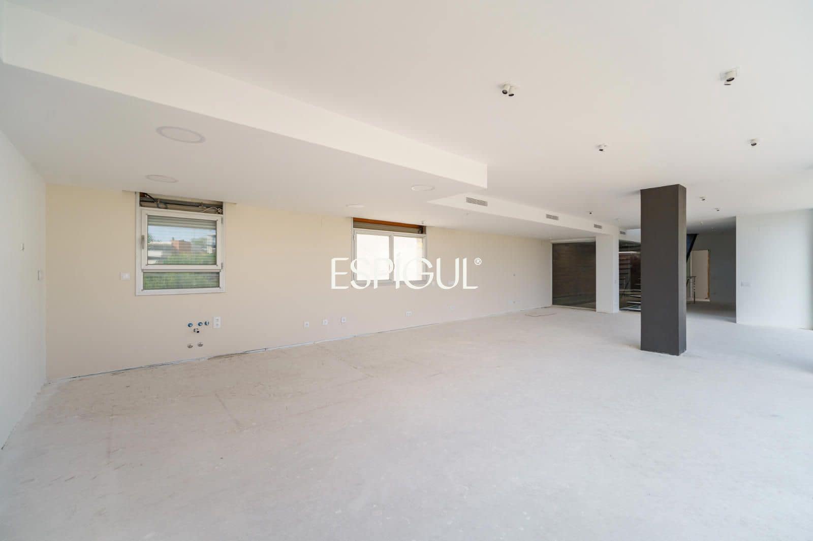 4 bedroom Villa for sale in Sant Esteve Sesrovires with pool garage - € 795,000 (Ref: 10016143)