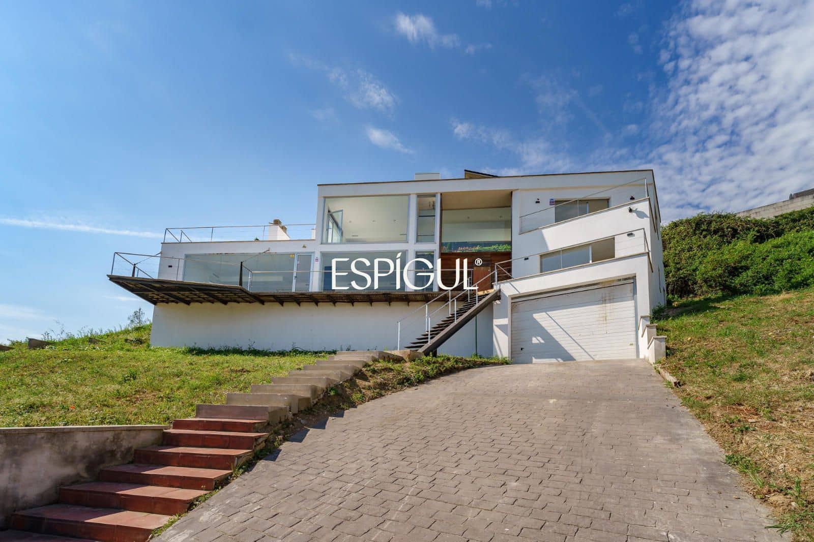 4 bedroom Villa for sale in Sant Esteve Sesrovires with pool garage - € 795,000 (Ref: 10016143)