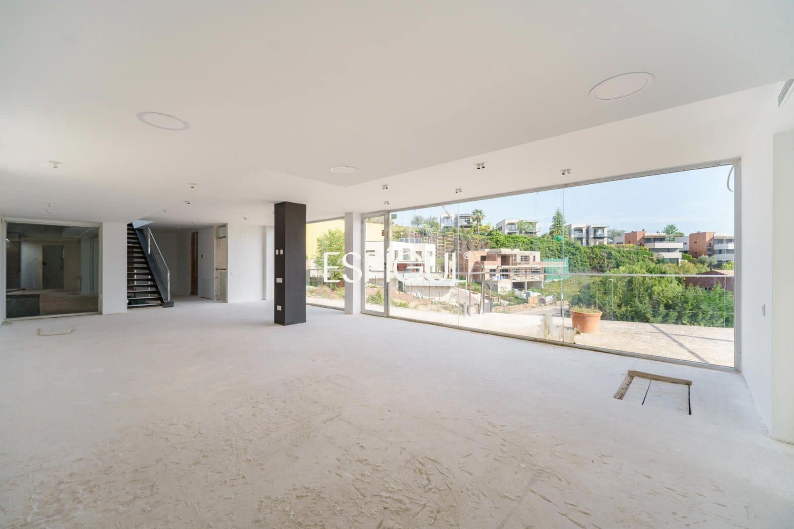 4 bedroom Villa for sale in Sant Esteve Sesrovires with pool garage - € 795,000 (Ref: 10016143)