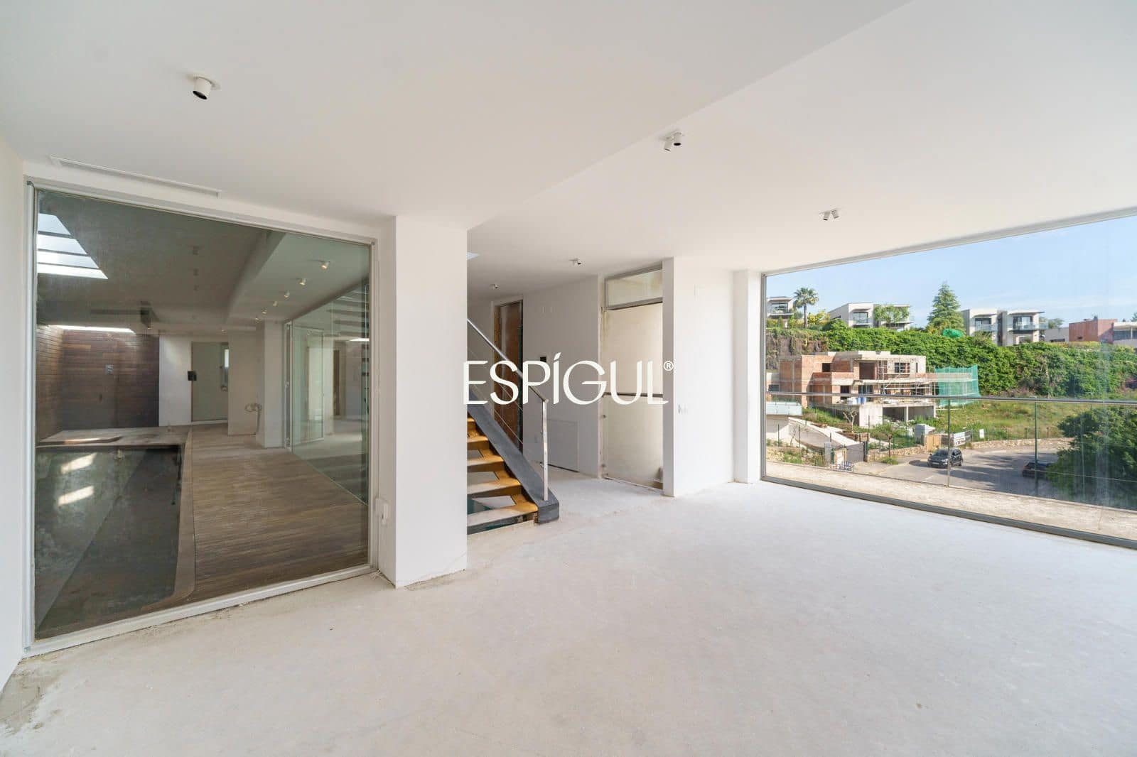 4 bedroom Villa for sale in Sant Esteve Sesrovires with pool garage - € 795,000 (Ref: 10016143)