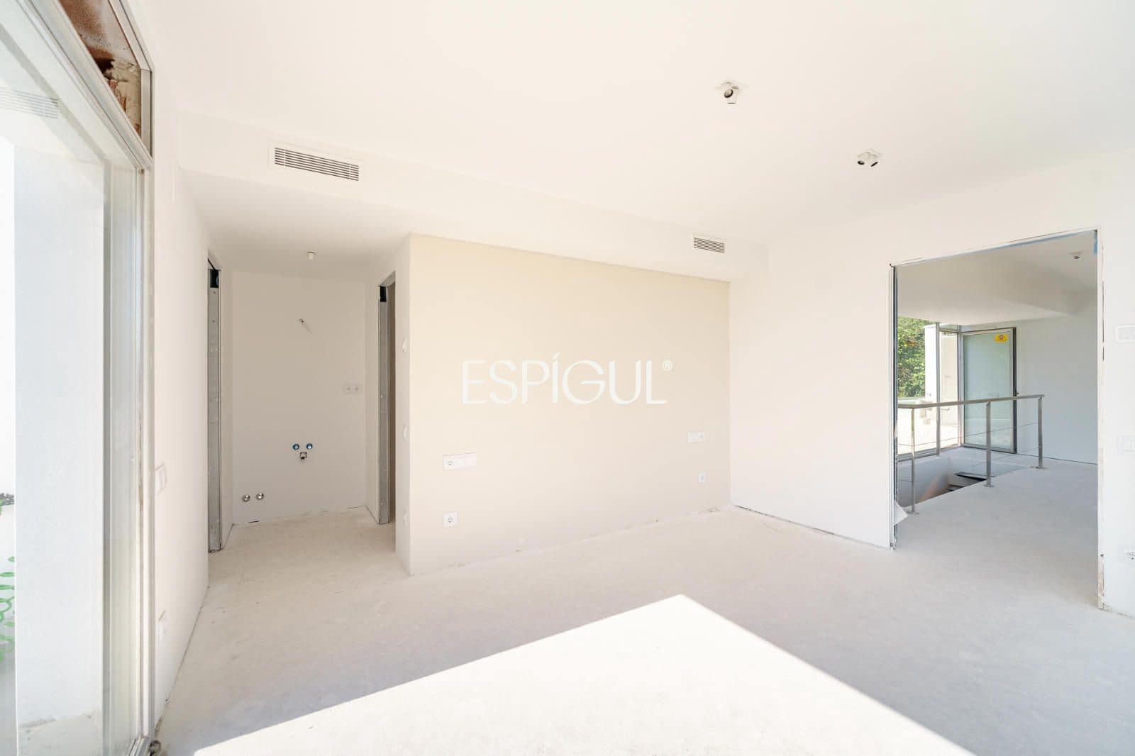 4 bedroom Villa for sale in Sant Esteve Sesrovires with pool garage - € 795,000 (Ref: 10016143)