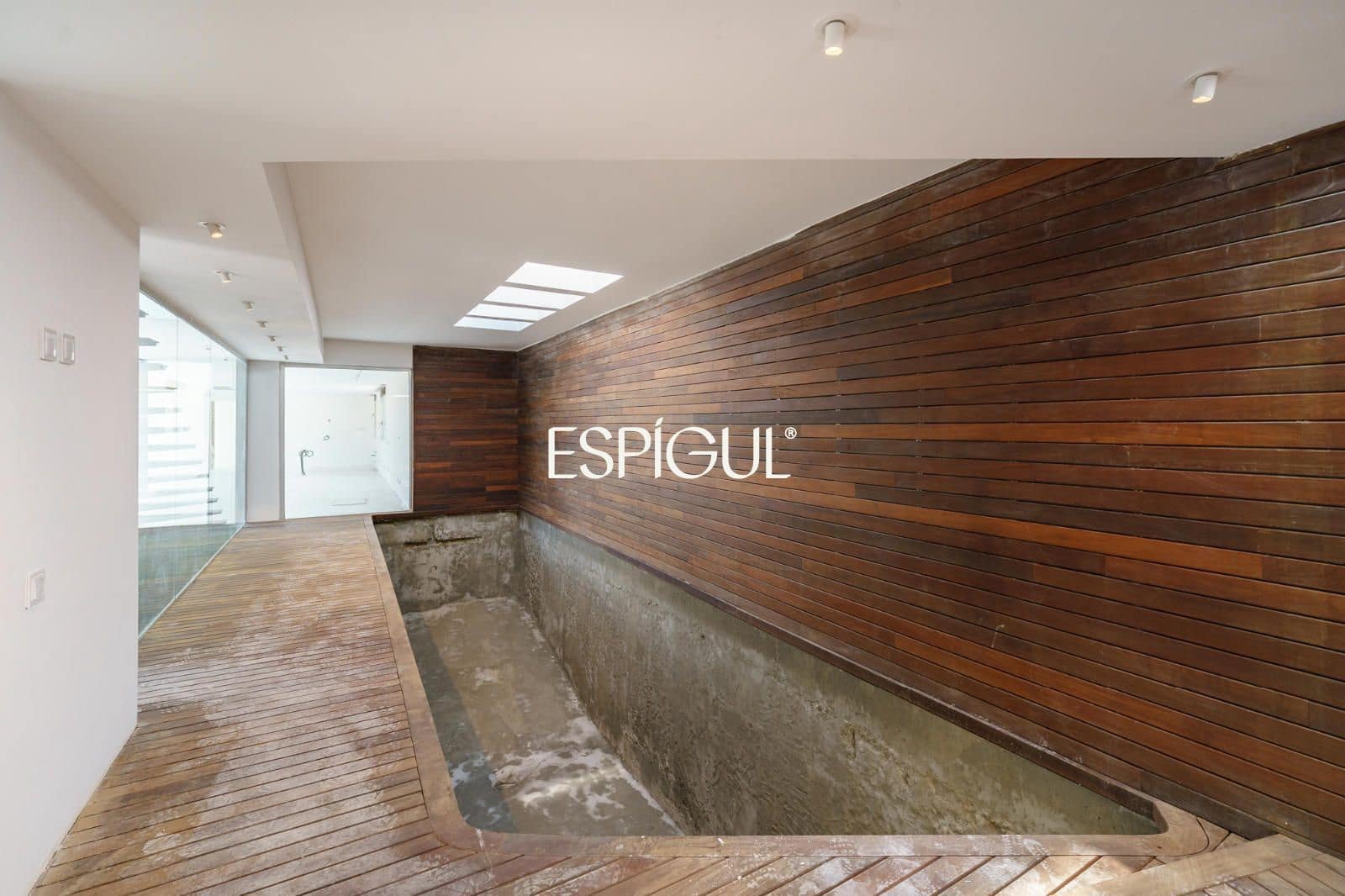 4 bedroom Villa for sale in Sant Esteve Sesrovires with pool garage - € 795,000 (Ref: 10016143)