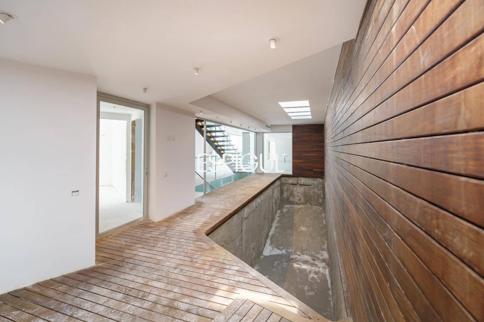 4 bedroom Villa for sale in Sant Esteve Sesrovires with pool garage - € 795,000 (Ref: 10016143)