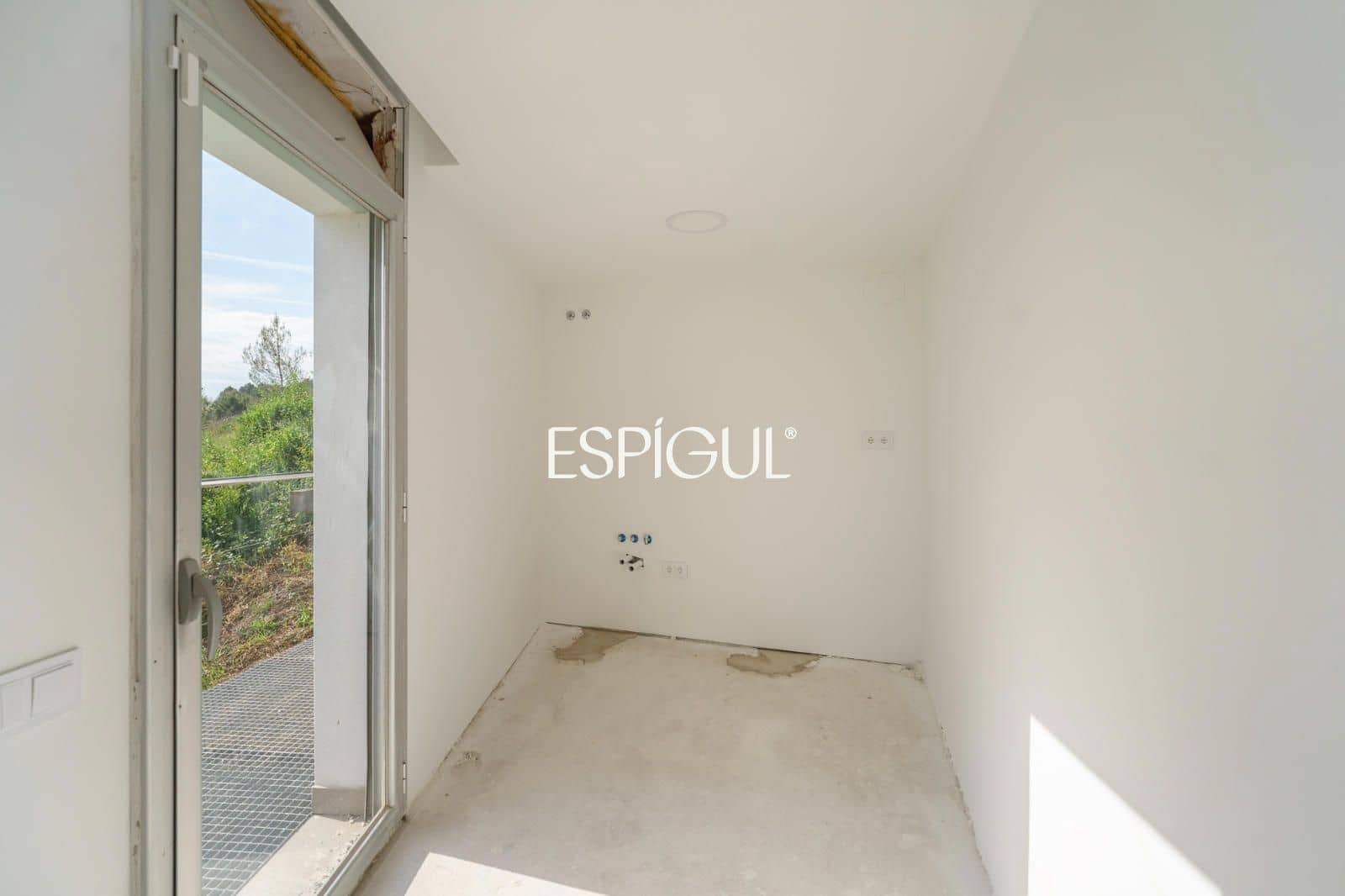 4 bedroom Villa for sale in Sant Esteve Sesrovires with pool garage - € 795,000 (Ref: 10016143)