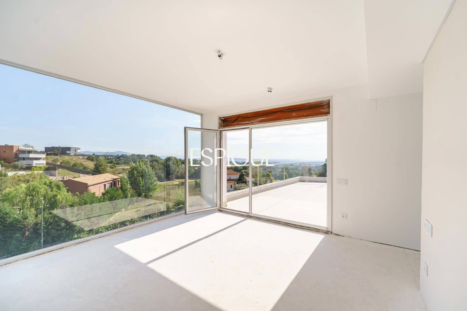 4 bedroom Villa for sale in Sant Esteve Sesrovires with pool garage - € 795,000 (Ref: 10016143)