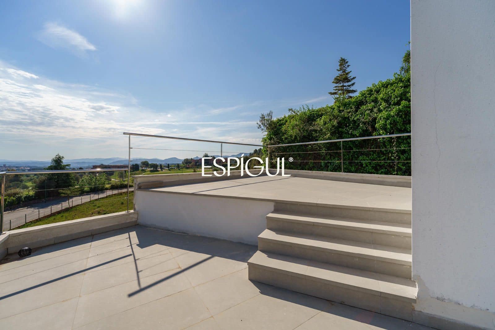 4 bedroom Villa for sale in Sant Esteve Sesrovires with pool garage - € 795,000 (Ref: 10016143)