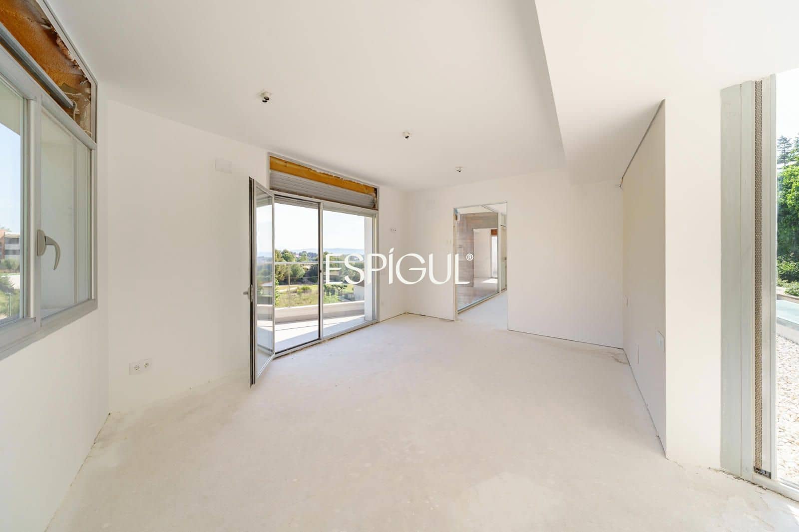 4 bedroom Villa for sale in Sant Esteve Sesrovires with pool garage - € 795,000 (Ref: 10016143)