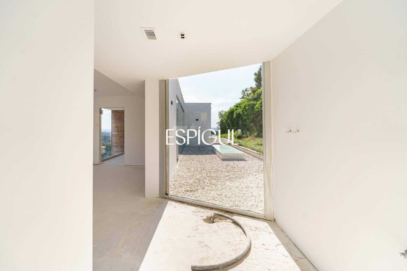 4 bedroom Villa for sale in Sant Esteve Sesrovires with pool garage - € 795,000 (Ref: 10016143)