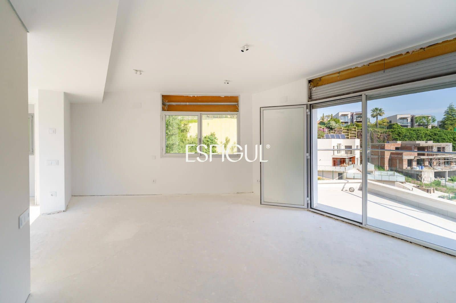 4 bedroom Villa for sale in Sant Esteve Sesrovires with pool garage - € 795,000 (Ref: 10016143)