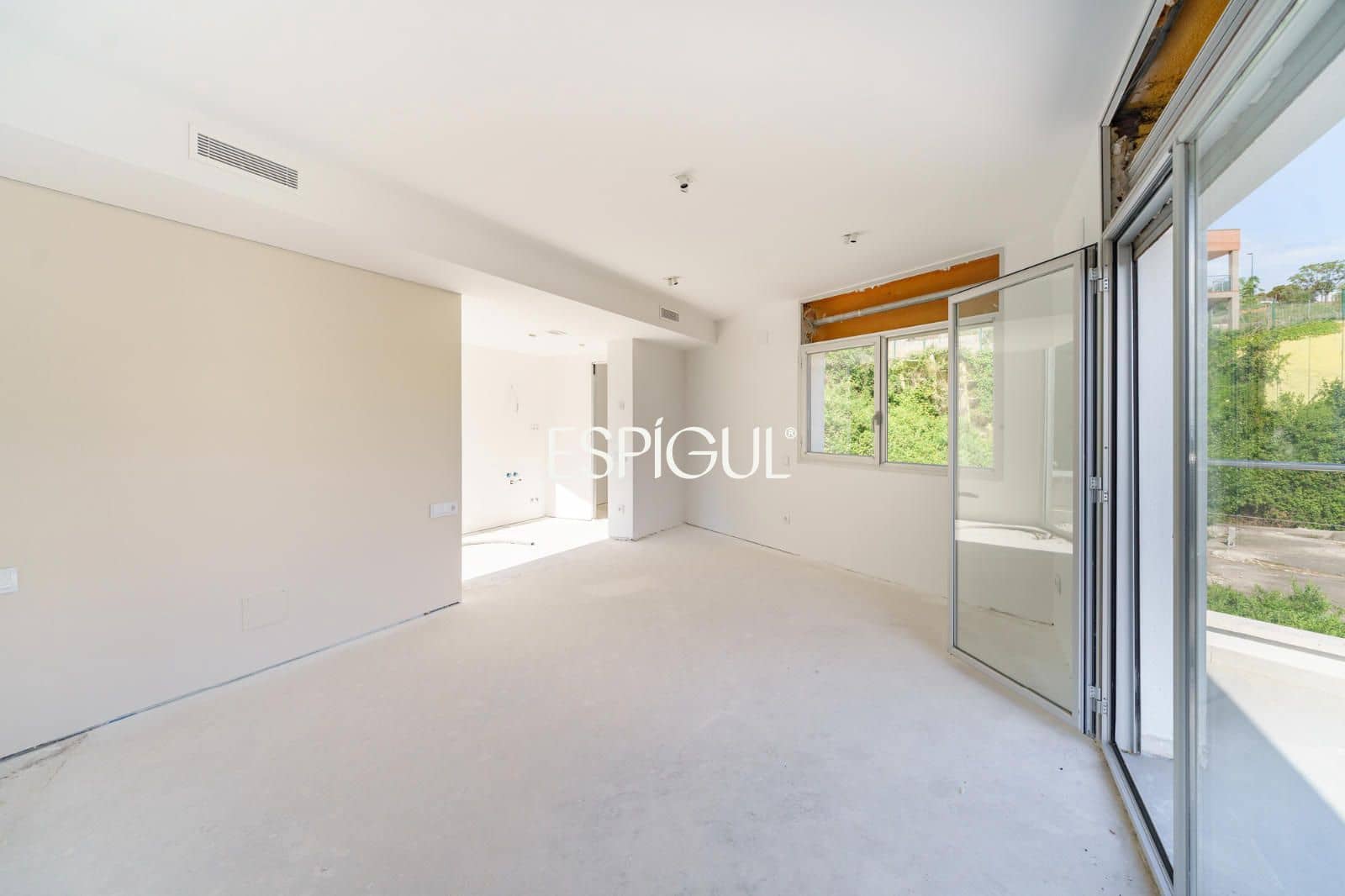 4 bedroom Villa for sale in Sant Esteve Sesrovires with pool garage - € 795,000 (Ref: 10016143)