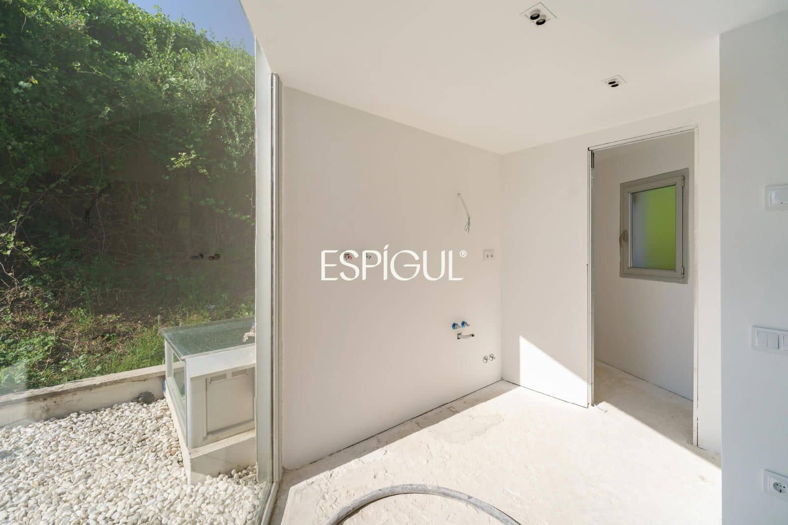 4 bedroom Villa for sale in Sant Esteve Sesrovires with pool garage - € 795,000 (Ref: 10016143)