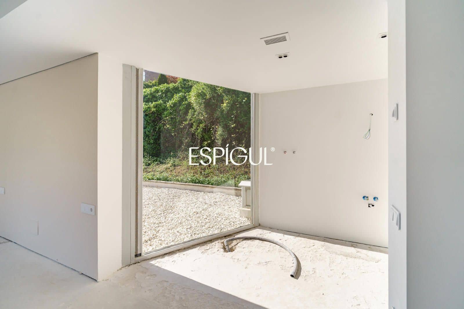 4 bedroom Villa for sale in Sant Esteve Sesrovires with pool garage - € 795,000 (Ref: 10016143)
